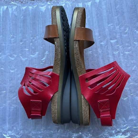 Naot all leather sandals in red and tan. Adjustable back straps & comfortable - Picture 2 of 6